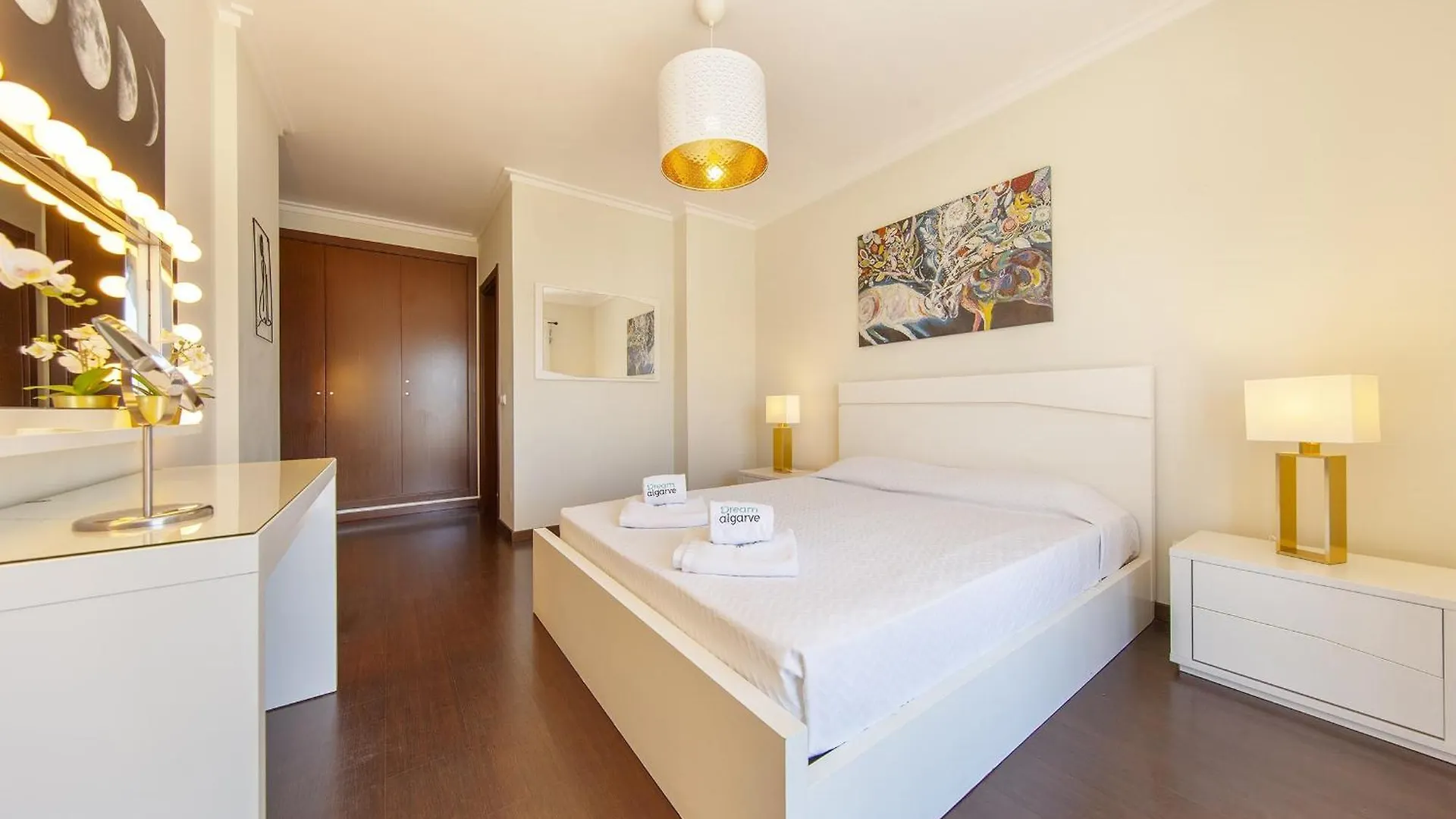 B03 - Luxury 2 Bed Lagos Marina Apartment