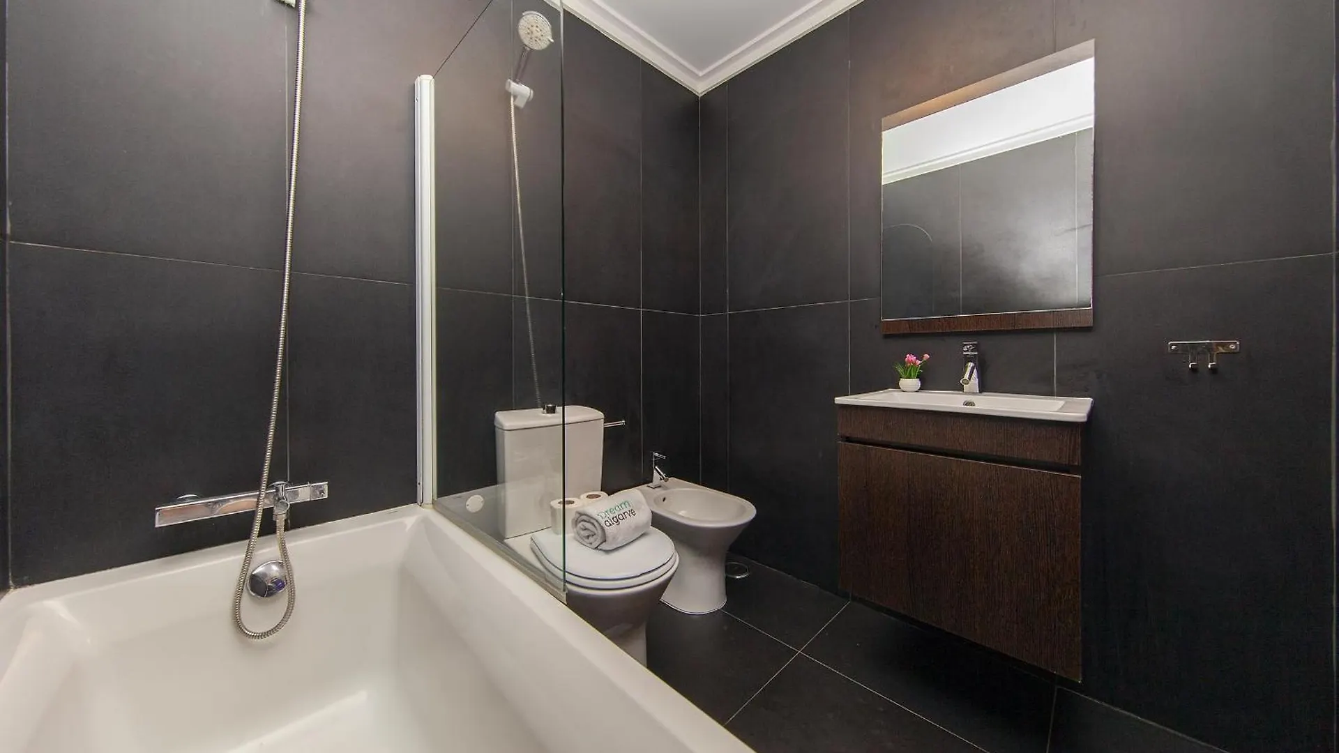 B03 - Luxury 2 Bed Lagos Marina Apartment